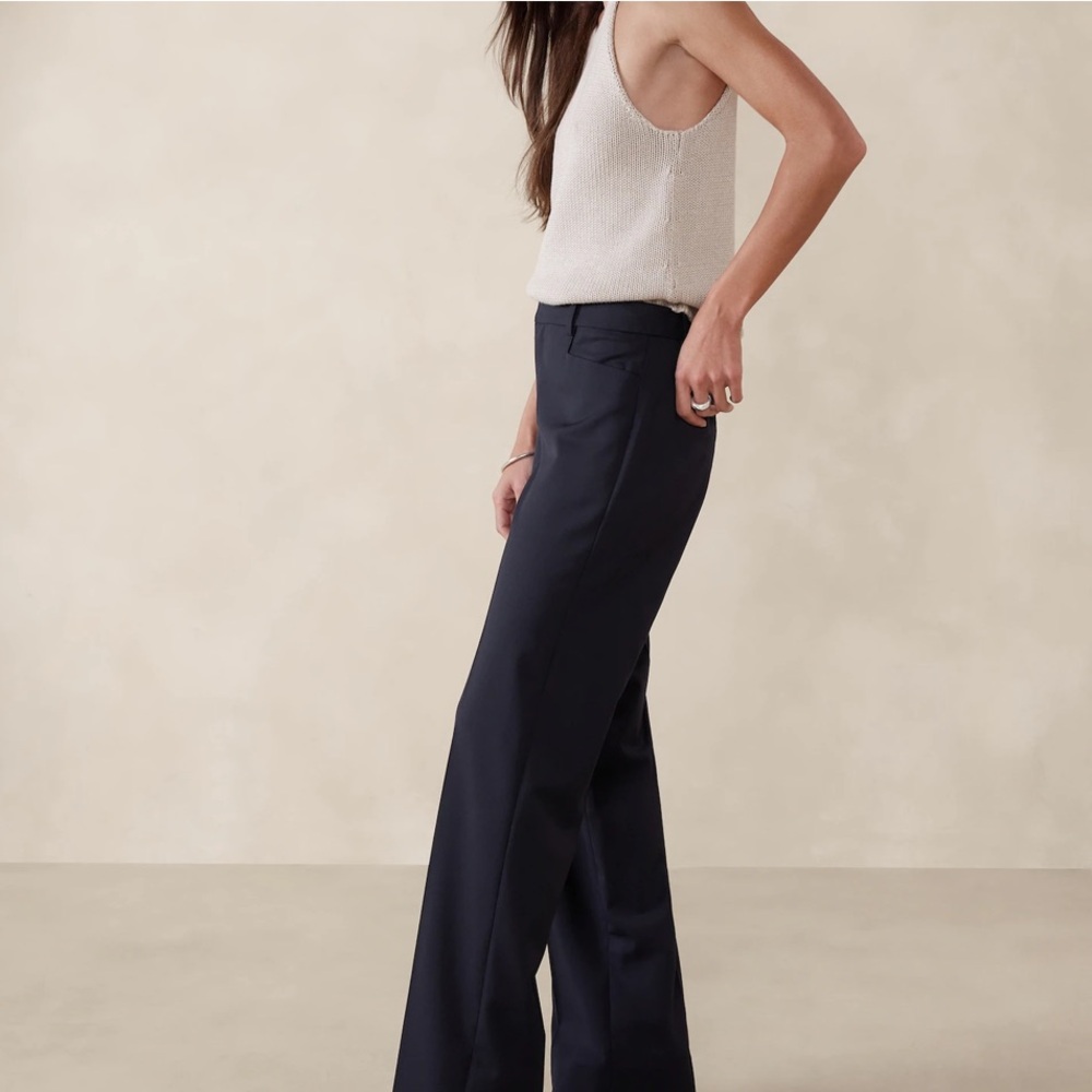 Tailored High-Waist Wide-Leg Pants - Black - Picture 4 of 16